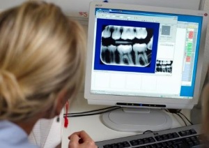 Можно или нельзя беременным лечить зубы и делать их рентген