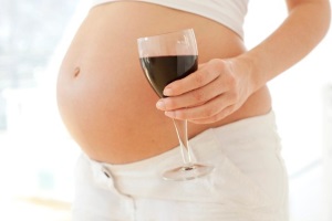 Можно ли беременным принимать алкоголь?