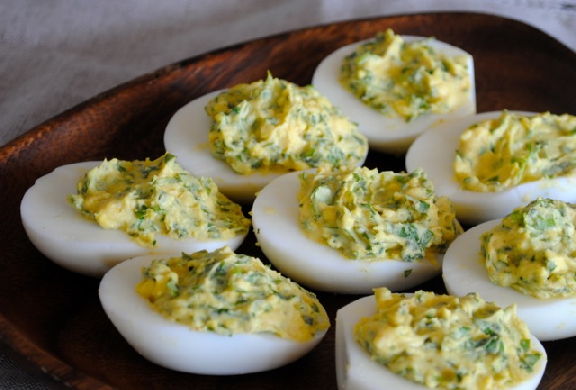 Блюда из яиц, яйца фаршированные зеленью