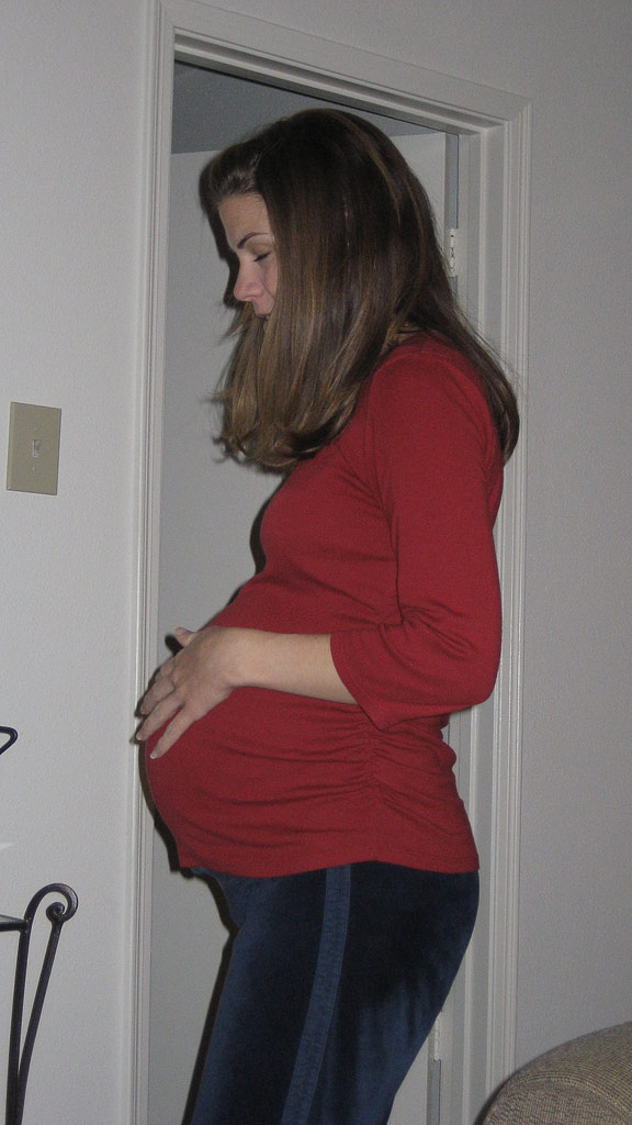 3 беременность 35 недель. Беременные девочки. Беременные подростки. Беременные маленькие девочки. Живот беременного подростка.